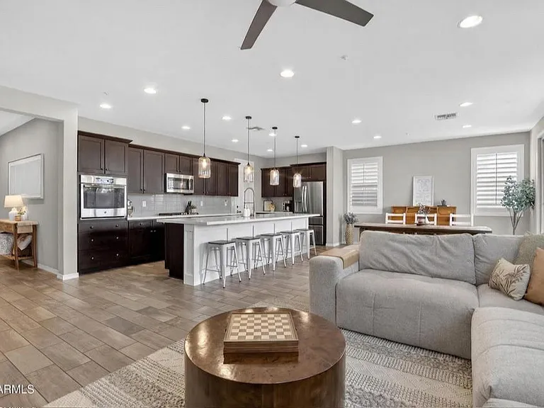 2419 W Gloria Ln — Photo 6