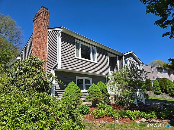 3rd image of 1004 Hickory Hill Road