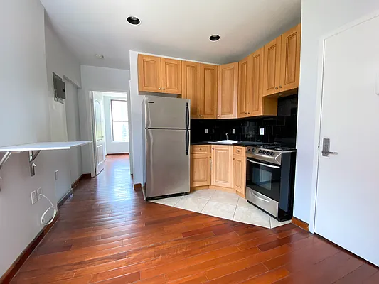 Rented by Avenues Real Estate | media 17