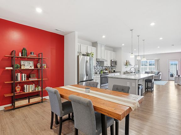 3rd image of 380 Camargue Ct