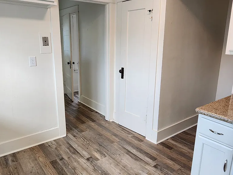 401 N Cherry St — Photo 12