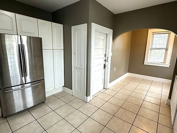 2nd image of 2200 Broadway St #1/2