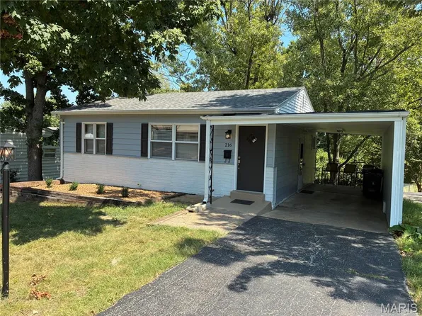216 Solley Dr, Ballwin, MO 63021