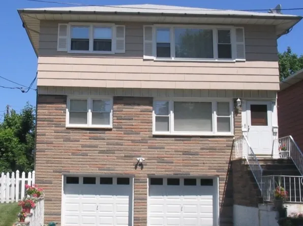 202 Lakewood Dr, Bloomfield, NJ 07003