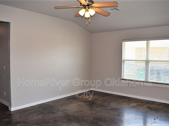 3rd image of 608 Rosemoor Ct