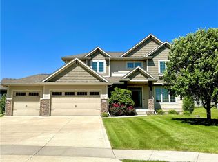 16555 Creekside Cir, Clive, IA 50325