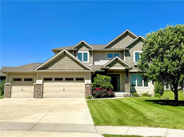 16555 Creekside Cir, Clive, IA 50325