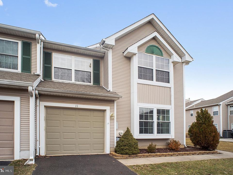 1st image of 11 Tamarack Ct