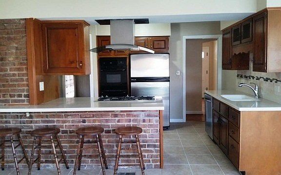 3rd image of 5721 N Oriole Ave