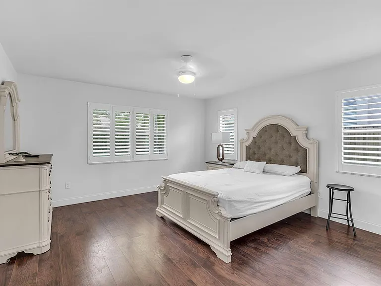 1532 Primrose Ln — Photo 13