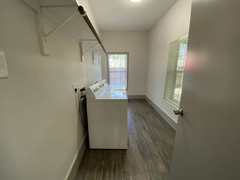 2722 Travis Ave — Photo 18