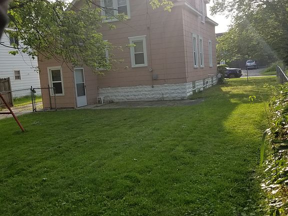 2nd image of 706 S Wenona Ave