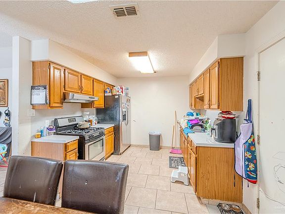 5th image of 417 N 1st St