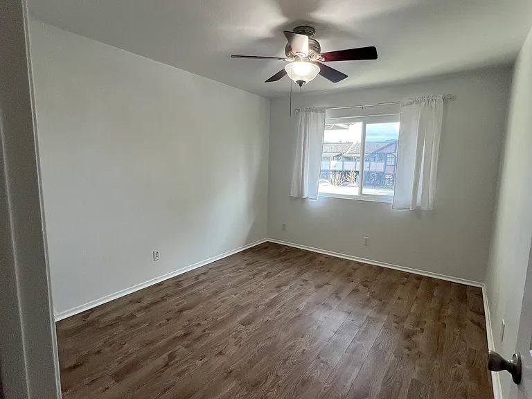 1676 Maple Ave #27 — Photo 14