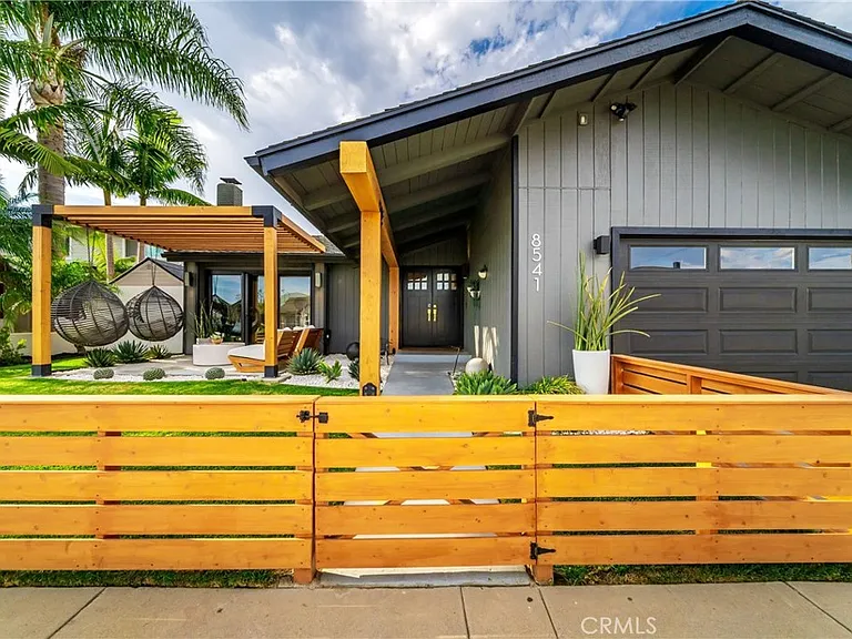 8541 Kelso Dr — Photo 51