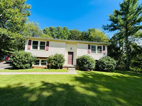 120 Flagg Ct, Christiansburg, VA 24073