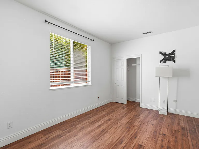 871 Larkspur Ln — Photo 17