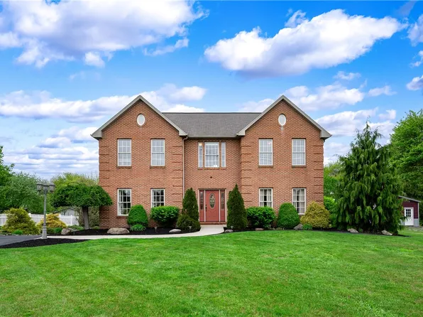 829 Hartzell School Rd, New Brighton, PA 15066