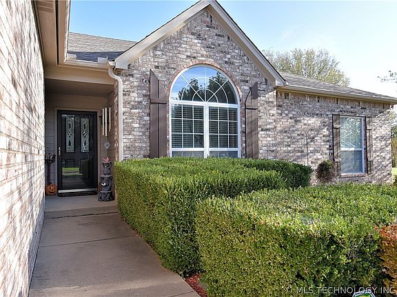 3rd image of 9521 Rosewood Dr