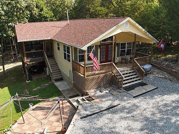 2nd image of 937 Hemlock Ln