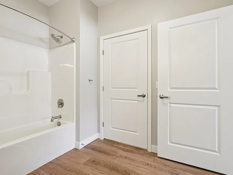 Berkshire Apartments — Photo 30