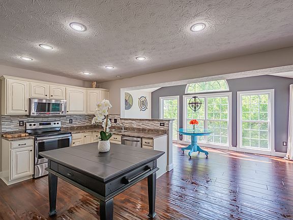 2nd image of 124 Tartan Dr