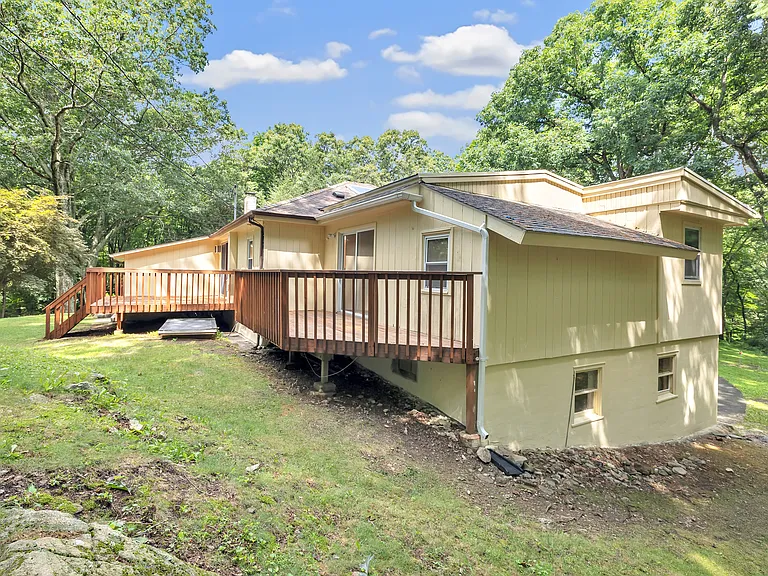 21 Old Redding Rd — Photo 37