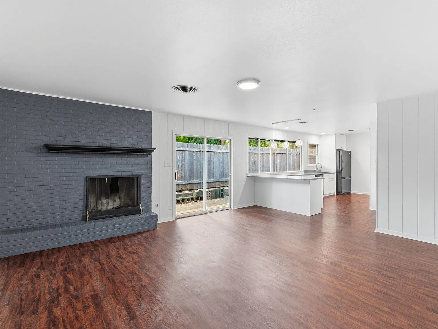 4 bed, 2.0 bath, 1908 sqft, $3,000 — Photo 3