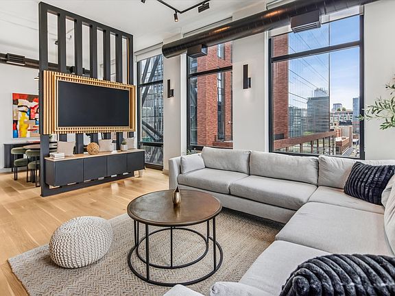 2nd image of 740 W Fulton St APT 614