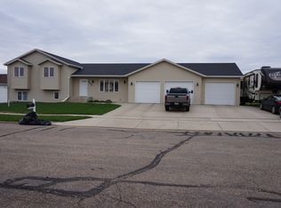 4005 Clark Pl NW, Mandan, ND 58554