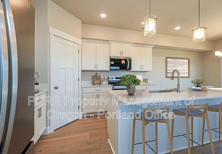 504 NE Trillium Dr — Photo 17