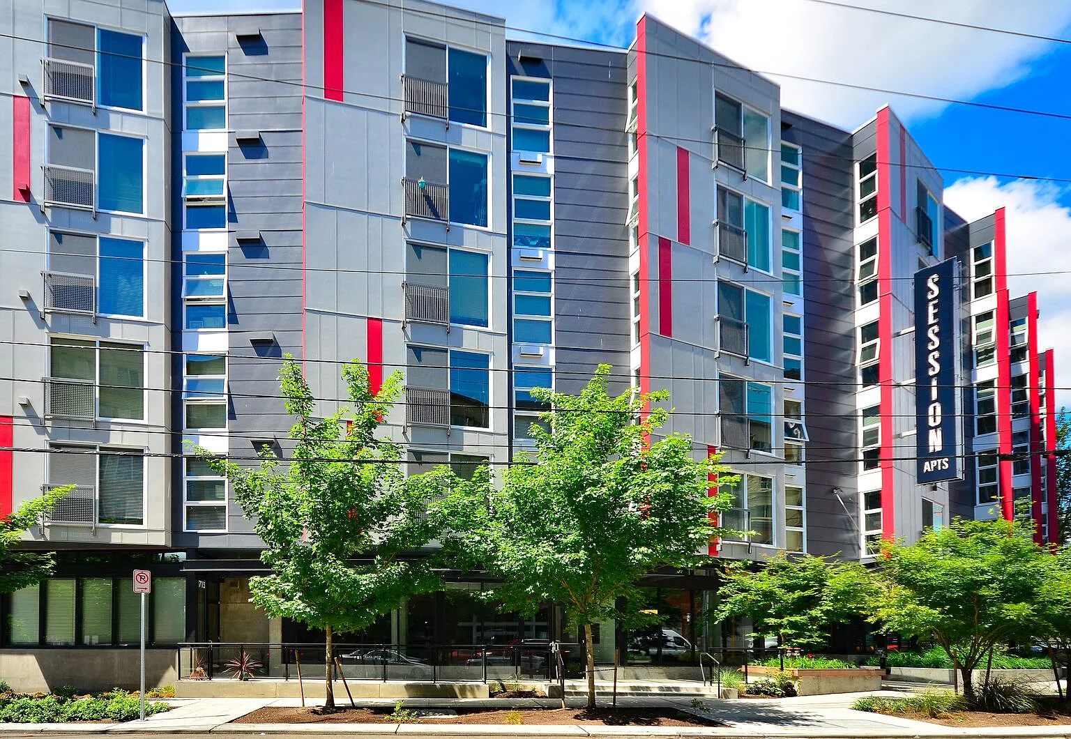 Session Apartments — Photo 3