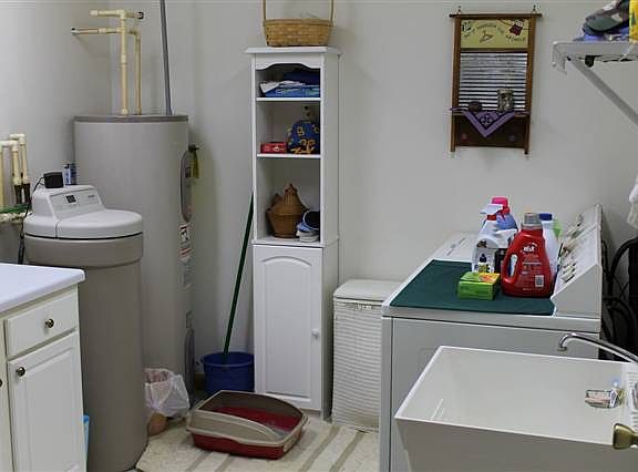 4th image of 1281 Gaby Hills Dr