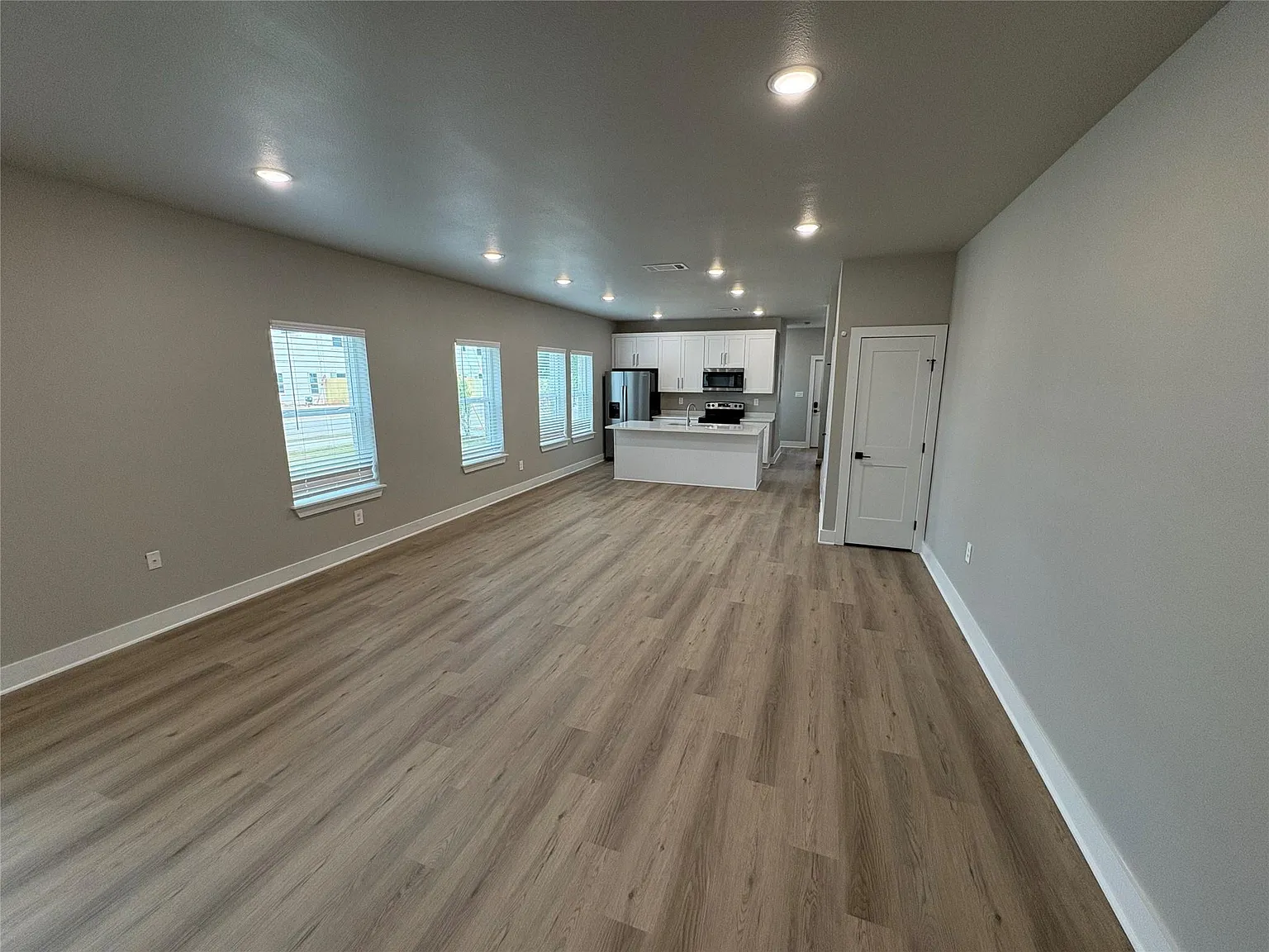 4 bed, 4.5 bath, 2137 sqft, $795 — Photo 4