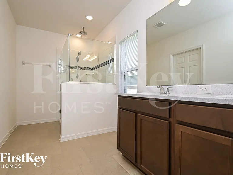 900 Avenal Ln — Photo 12