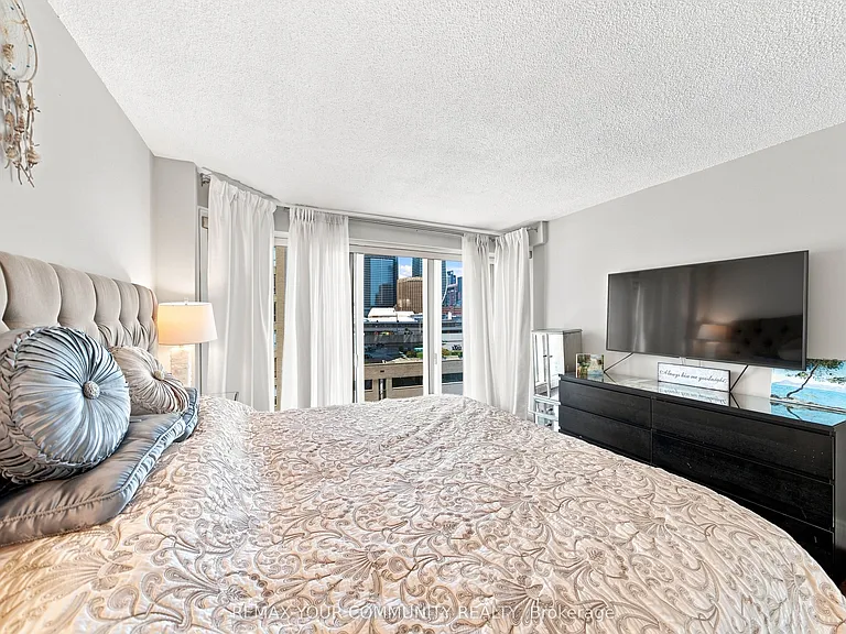 251 Queens Quay W #705 — Photo 31