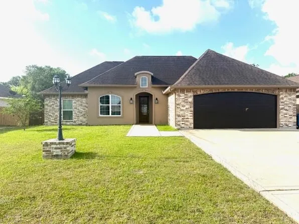 555 Tryson Ln, Bridge City, TX 77611