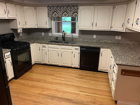 4th image of 11 Westbrook Dr