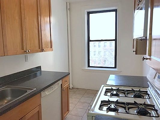 4th image of 855 Ocean Ave #5E