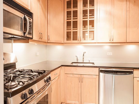 5th image of 30 W 63rd St APT 16M