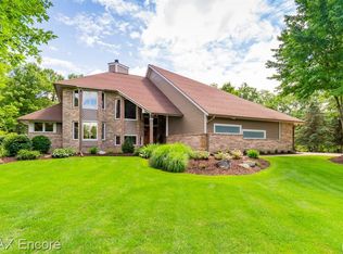 7527 Koby Ct, White Lake, MI