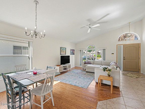 3rd image of 2556 Ventura Cir