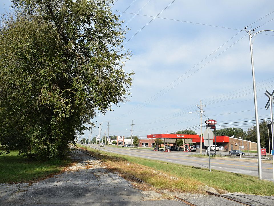 2nd image of 702 S McKinley Ave