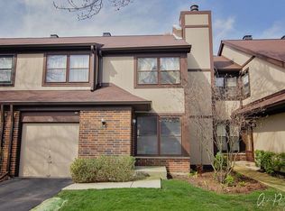 242 Shadowbend Dr, Wheeling, IL 60090