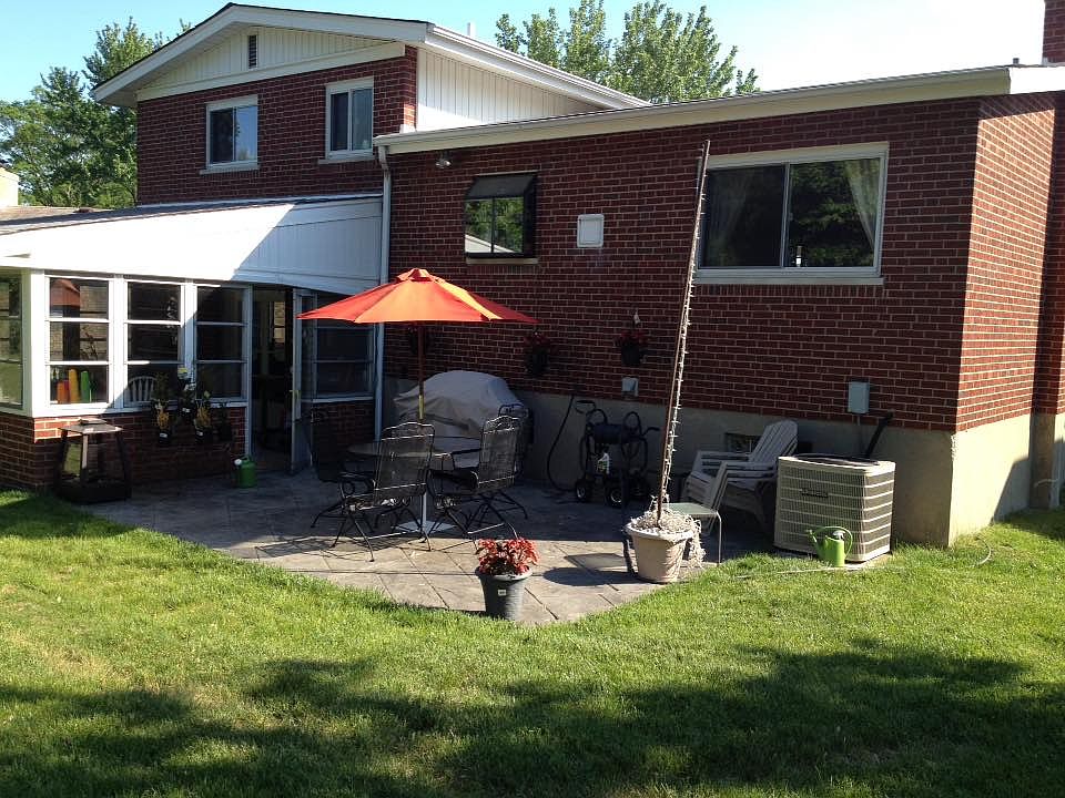 2nd image of 3392 Glenmont Ln