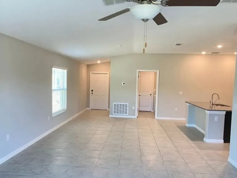 16628 Delia St — Photo 2