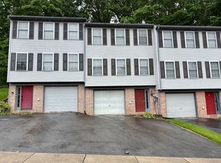 627 Rockwood Dr, Elizabethtown, PA 17022