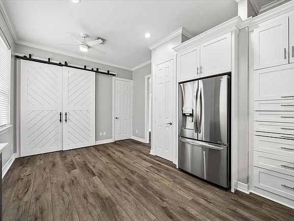 3rd image of 2423 Ralph St