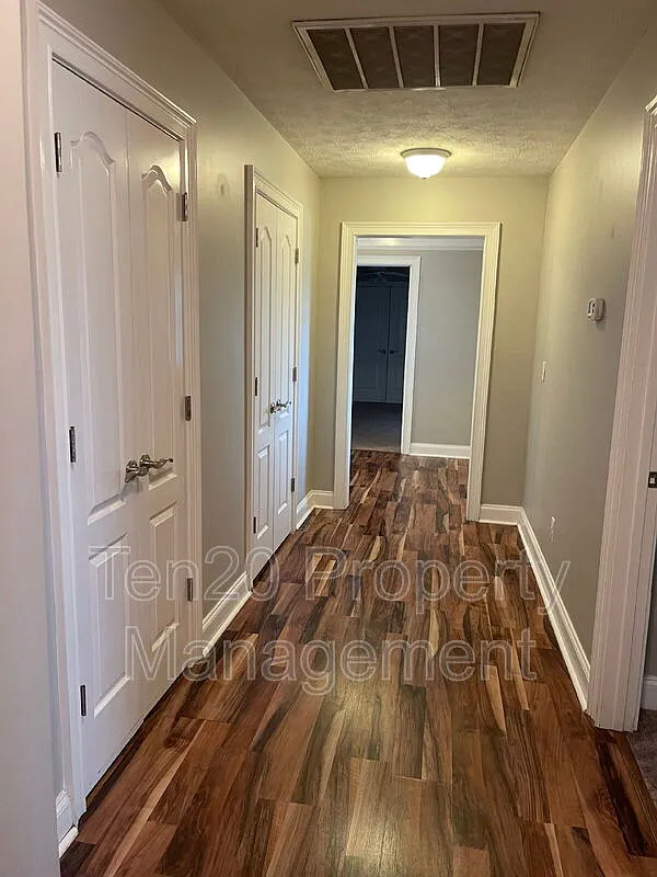 4 bed, 2.0 bath, 2149 sqft, $1,850 — Photo 4