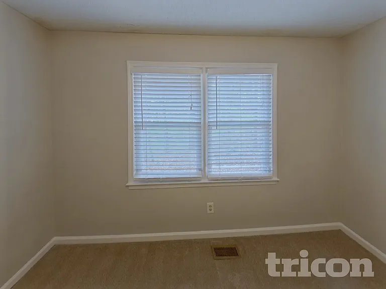 296 Whitney Ln — Photo 12
